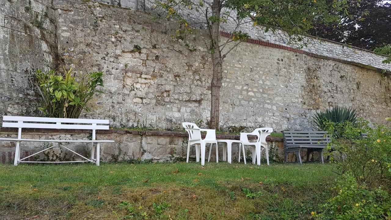 Hotel De La Tour Pont-de-l'Arche ภายนอก รูปภาพ