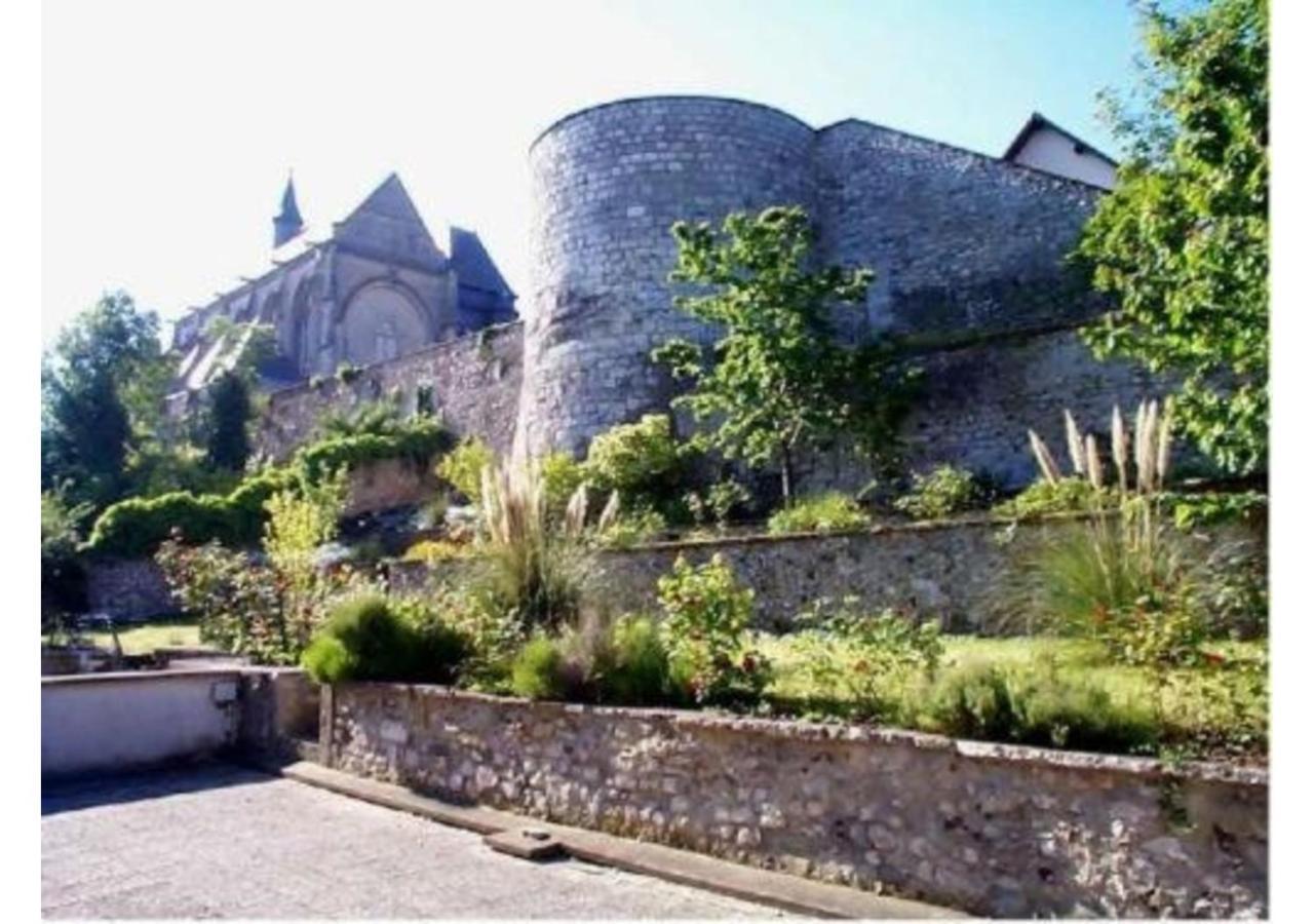 Hotel De La Tour Pont-de-l'Arche ภายนอก รูปภาพ