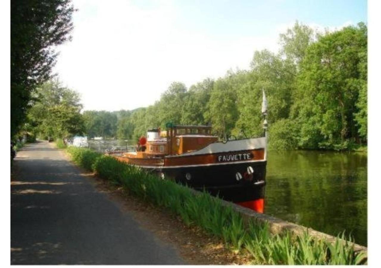 Hotel De La Tour Pont-de-l'Arche ภายนอก รูปภาพ