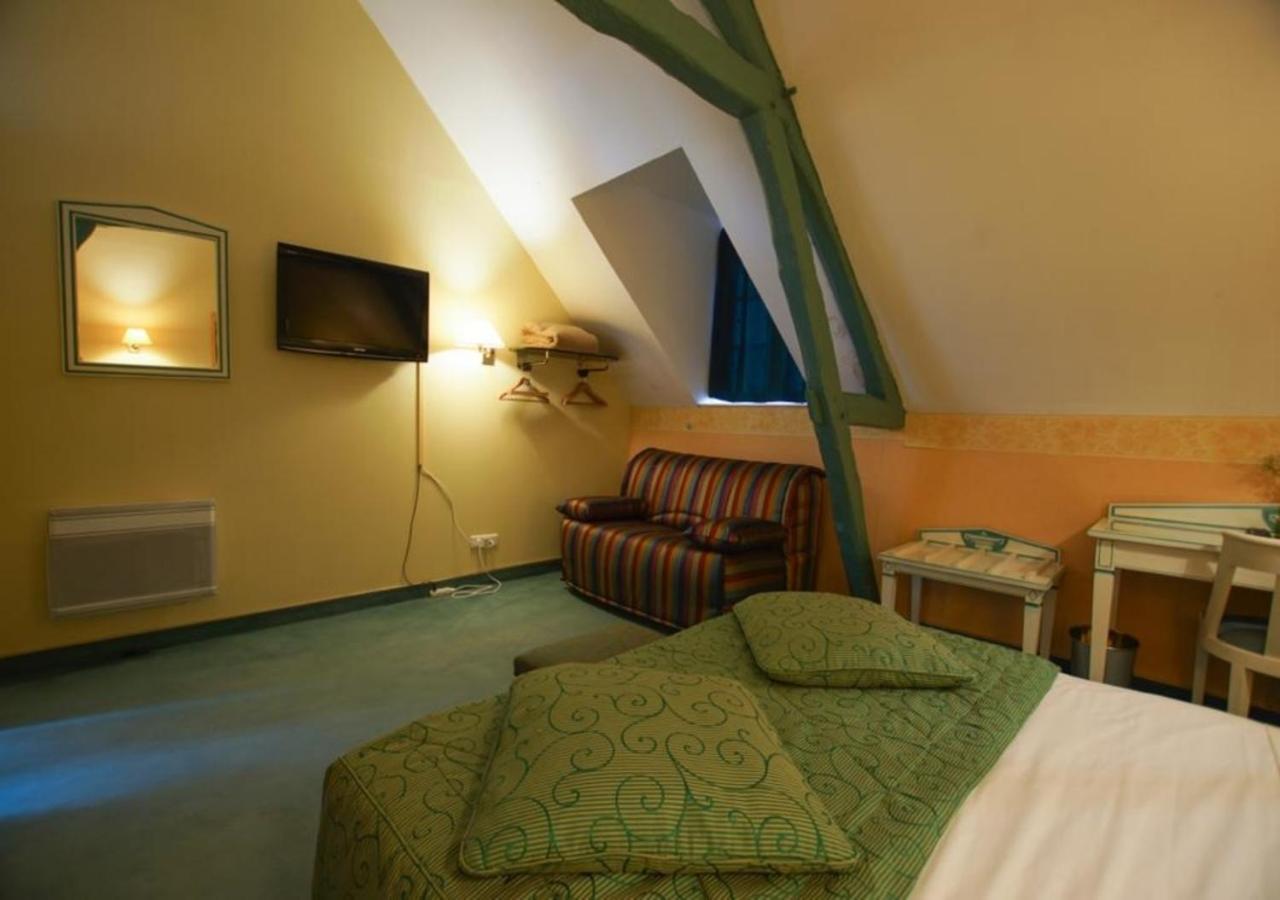 Hotel De La Tour Pont-de-l'Arche ภายนอก รูปภาพ