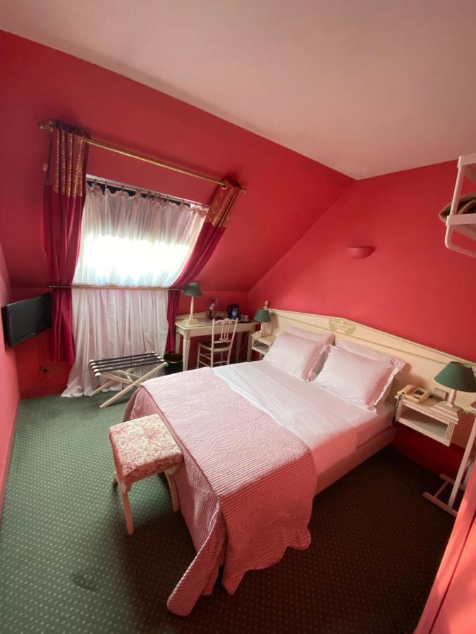 Hotel De La Tour Pont-de-l'Arche ภายนอก รูปภาพ
